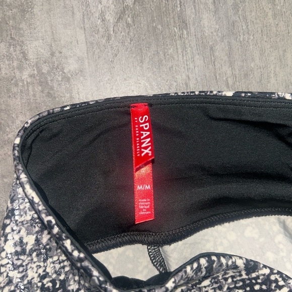 SPANX faux leather Snake print legging Size M - Picture 5 of 7